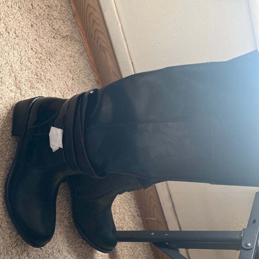Women black boots
